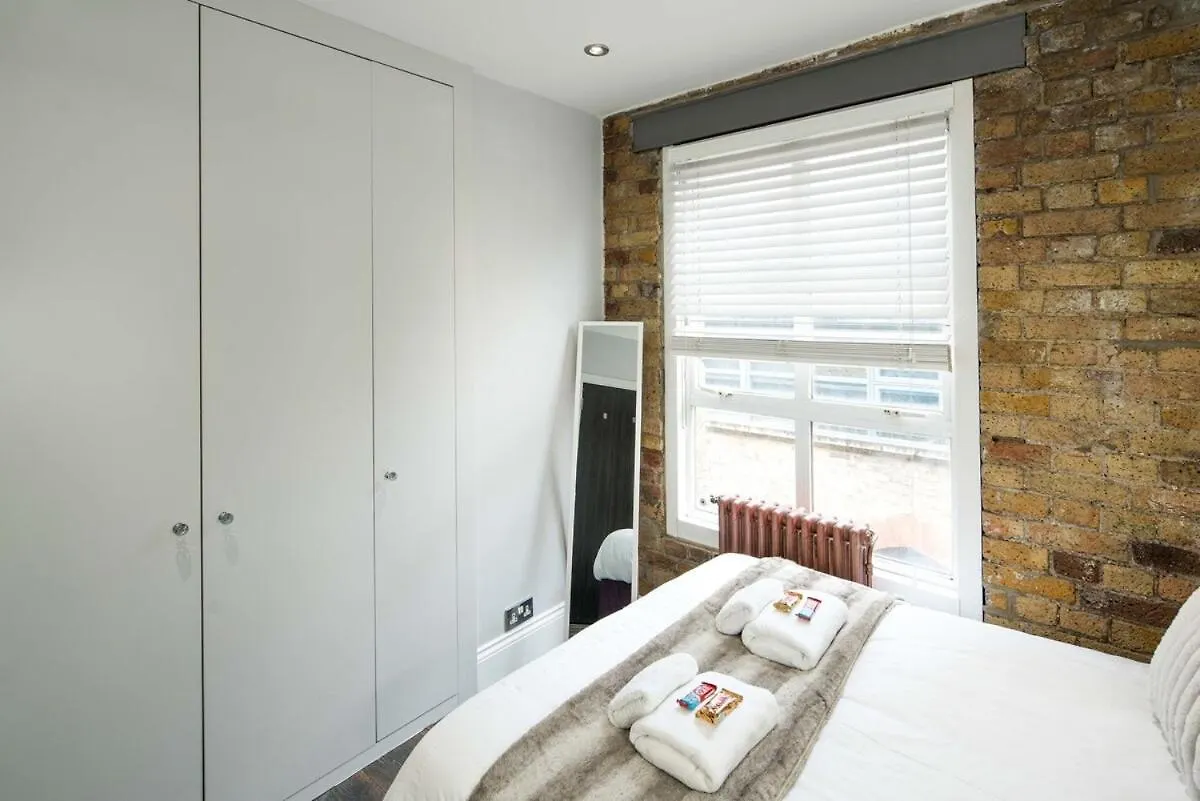 Huge Penthouse Retreat Next To Old Street Station Apartment London