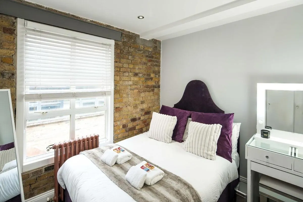 Huge Penthouse Retreat Next To Old Street Station Apartment London