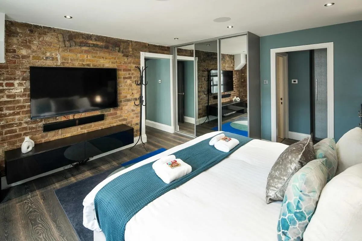 Huge Penthouse Retreat Next To Old Street Station Apartment London