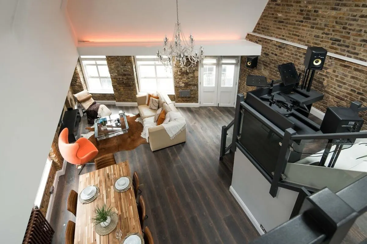 Huge Penthouse Retreat Next To Old Street Station Apartment London